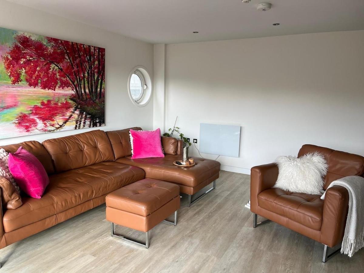 Stunning Waterfront Apartment Close To Cardiff Bay And Penarth With Parking Ngoại thất bức ảnh